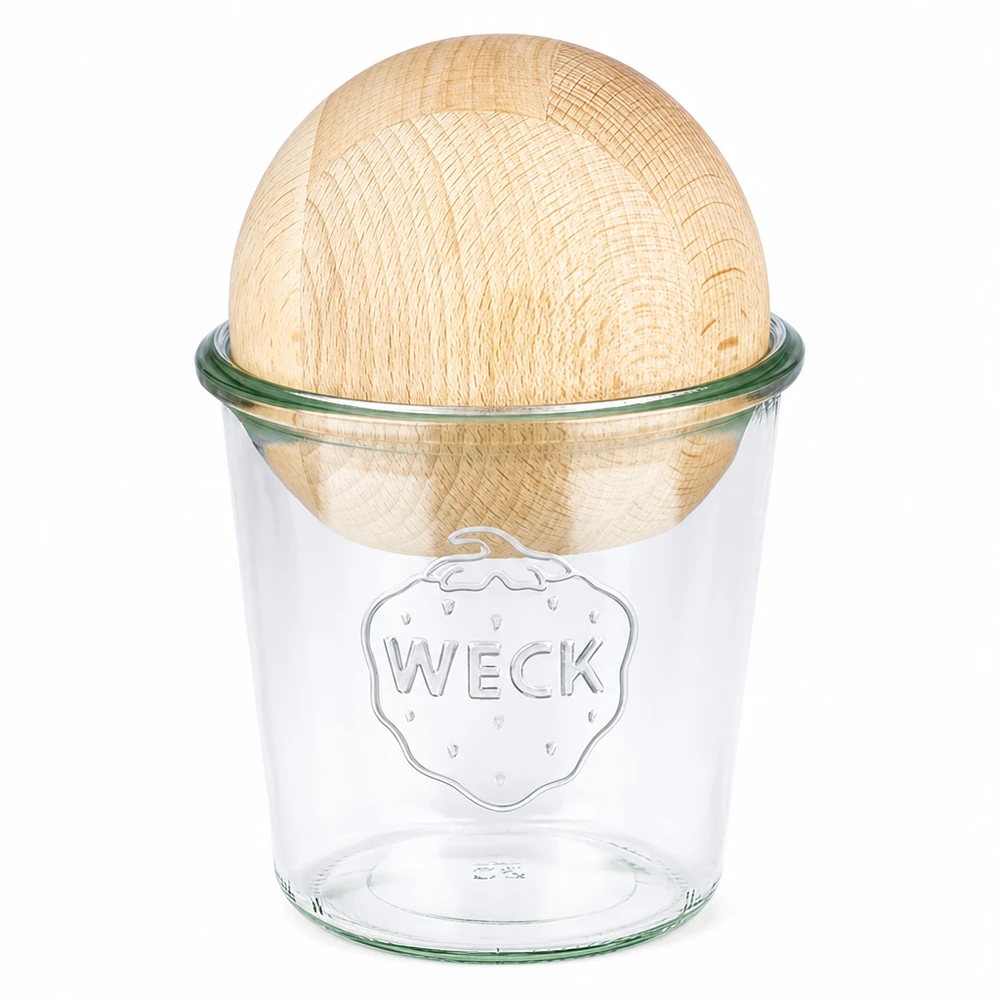 580ml bocal conique WECK RR100 avec boule en bois en hêtre WECK Verre renversé 580ml RR100 avec boule en bois de hêtre comme couvercle sur fond blanc