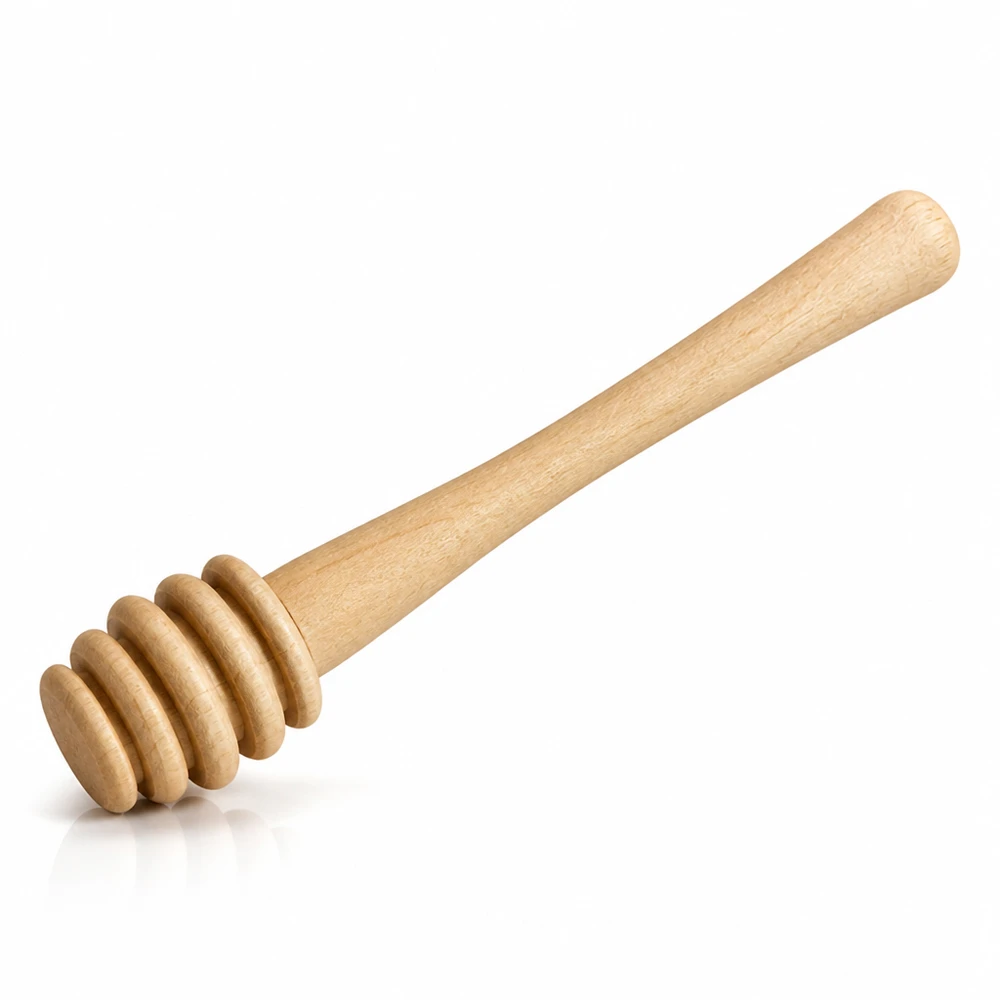 Pelle à miel en bois 10,5 cm Cuillère à miel en bois d'érable avec extrémité dipper rainurée pour prélever des portions de miel sur fond blanc de studio