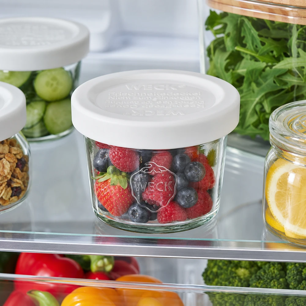 35ml bocal conique avec couvercle fraîcheur WECK RR40 WECK Pot renversé 35ml RR40 avec baies mélangées dans le réfrigérateur, stockage pratique des aliments avec couvercle fraîcheur