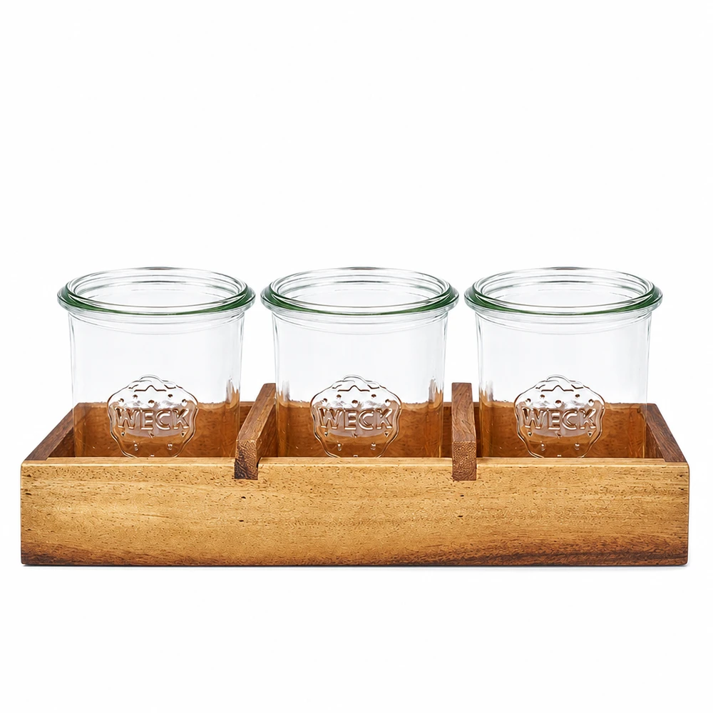 Verres WECK dans le plateau de service en acacia Box3 Vue de face trois verres à pied dans un support en bois veinure naturelle
